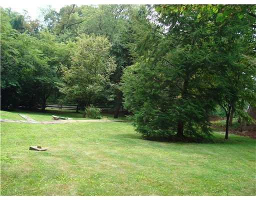 44 Warriors Road Green Tree, PA 15205 - Photo 15 of 17 Yard/Garden.