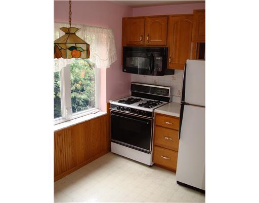 44 Warriors Road Green Tree, PA 15205 - Photo 6 of 17 Kitchen.