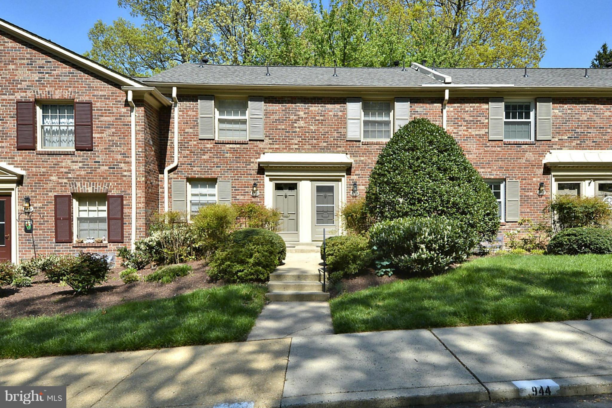 5835 Royal Ridge Drive, Unit 944 Springfield, VA 22152 - Photo 1 of 26 Exterior (Front)