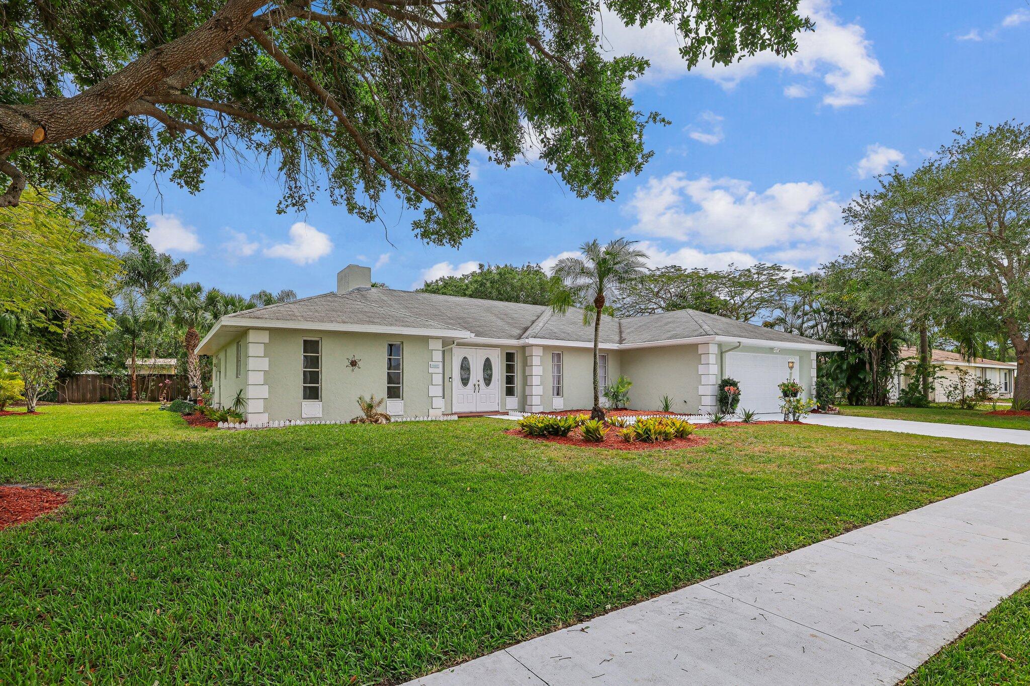 2082 Southeast Erwin Road Port St. Lucie, FL 34952 - Photo 2 of 26 2-web-or-mls-632A6825