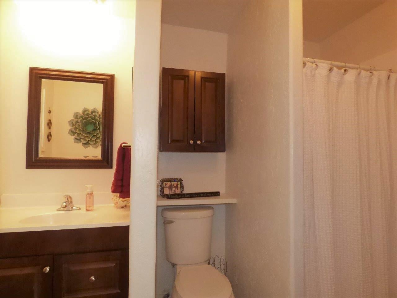 2104 Pine Grove Road Rogue River, OR 97537 - Photo 22 of 36 Primary Bathroom - Southern Oregon Livin