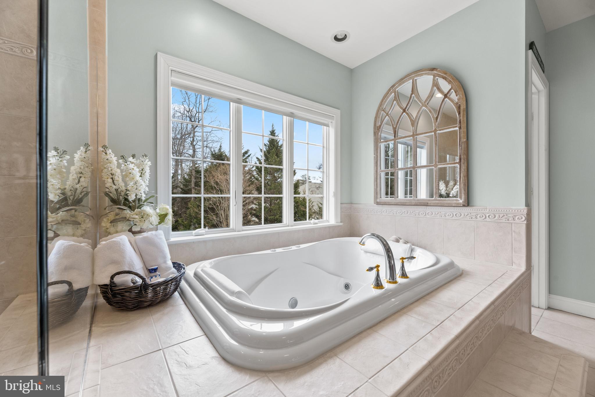 44 Poplar Point Road Edgewater, MD 21037 - Photo 30 of 49 Owner's bathroom w/ large soaking tub