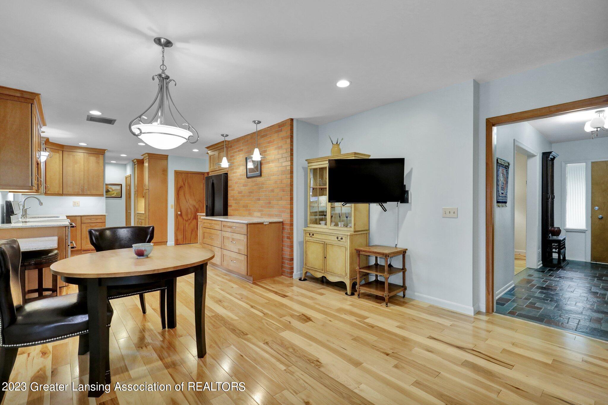 3218 South Cambridge Road Lansing, MI 48911 - Photo 15 of 41 15-web-or-mls-Open Ended Media-14