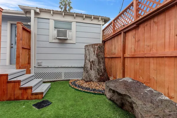 $2,400 | 618 Harvard Street, Unit 1/2, Houston, TX 77007