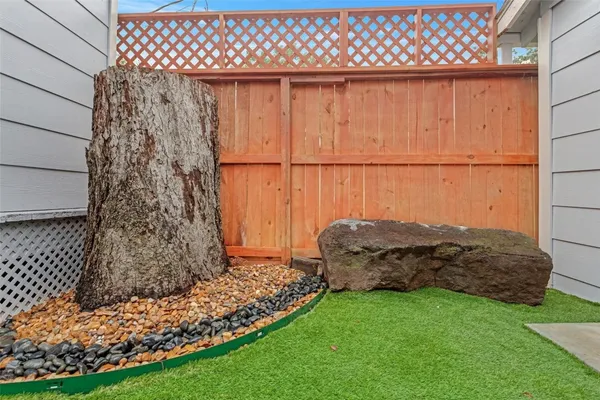 $2,400 | 618 Harvard Street, Unit 1/2, Houston, TX 77007