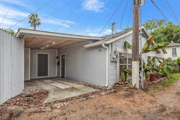 $2,400 | 618 Harvard Street, Unit 1/2, Houston, TX 77007