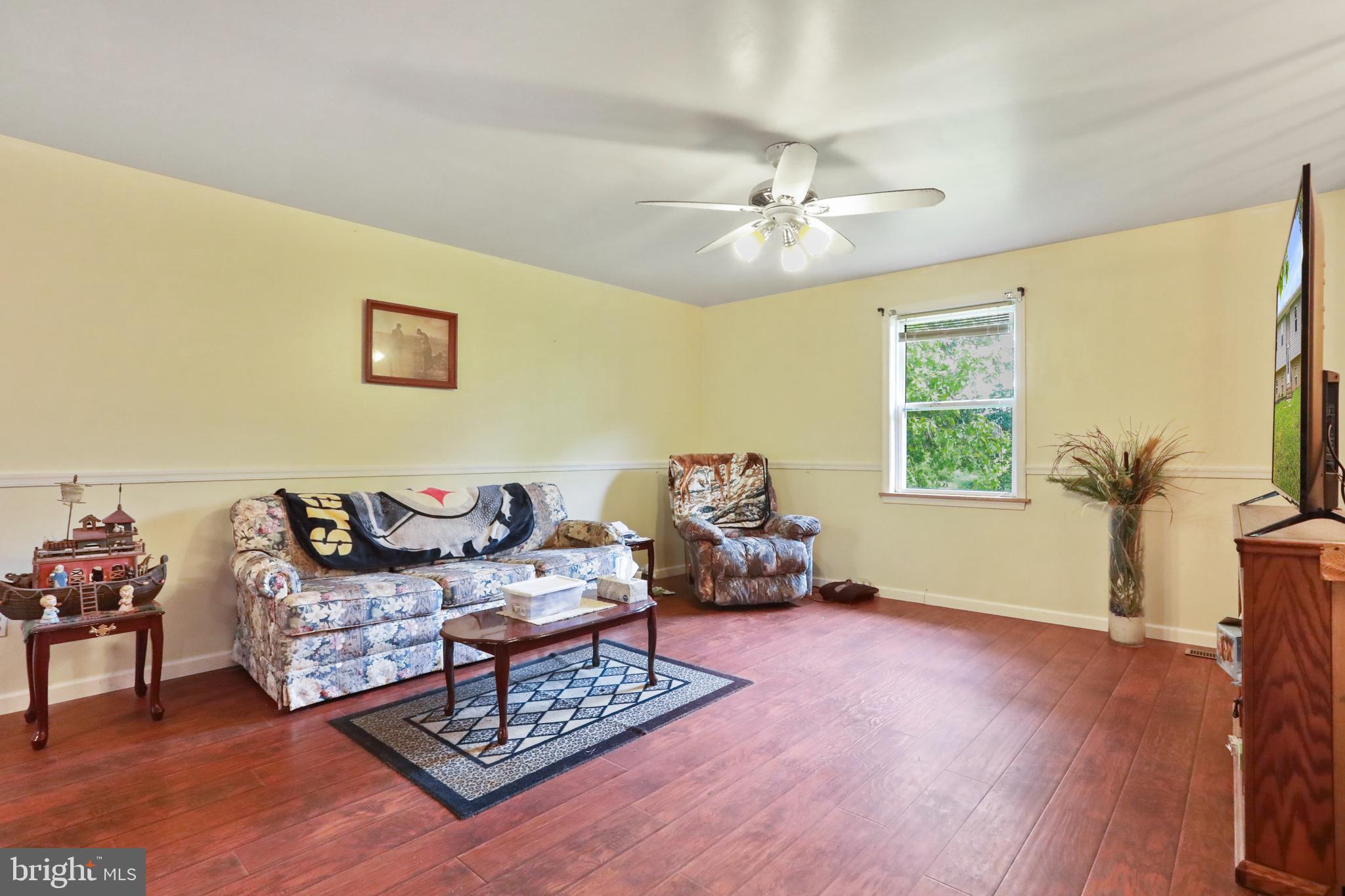 14017 Round Top Road Hancock, MD 21750 - Photo 32 of 43 Living Room space