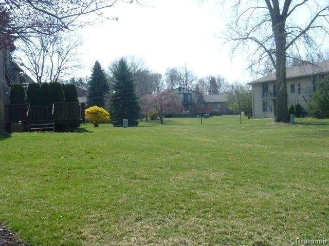 1850 Allenway Court Rochester, MI 48309 - Photo 20 of 25 P1020518.jpg