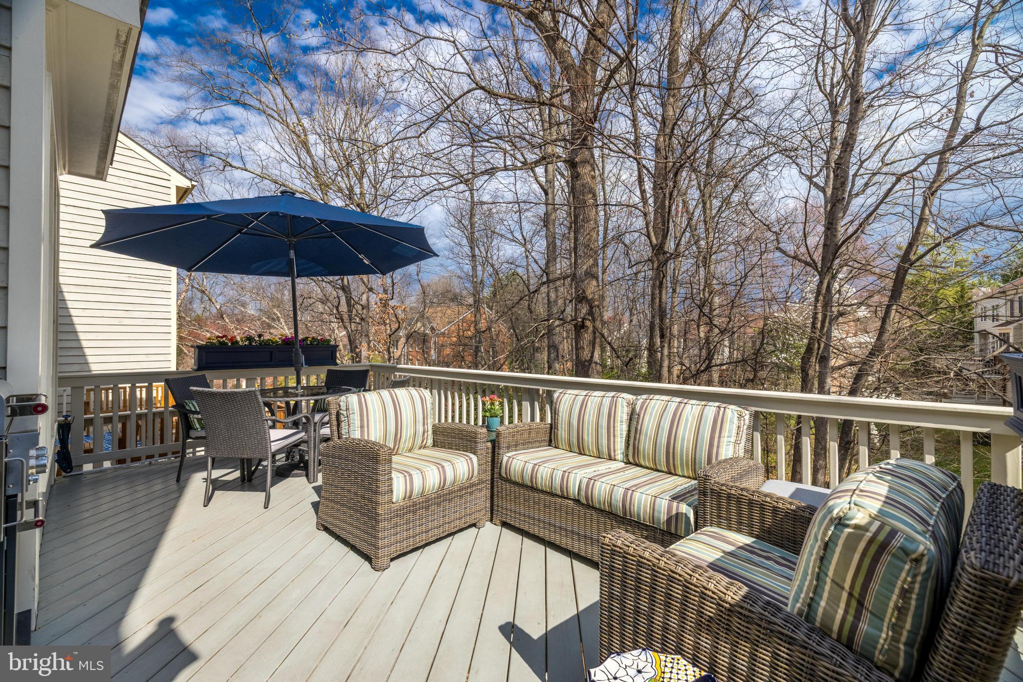 11408 Summer House Court Reston, VA 20194 - Photo 13 of 35 a view of balcony with couch and chairs