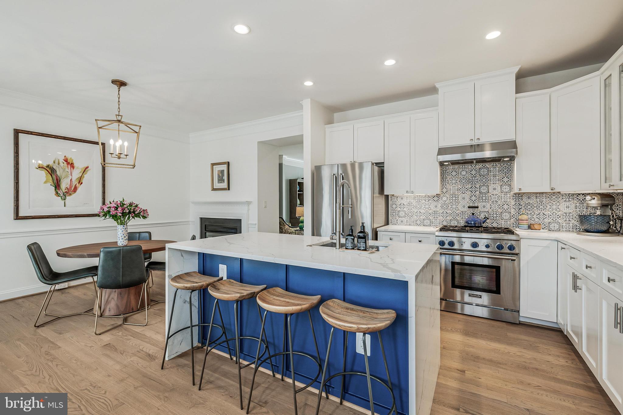 11408 Summer House Court Reston, VA 20194 - Photo 5 of 35 a large kitchen with cabinets table and chairs