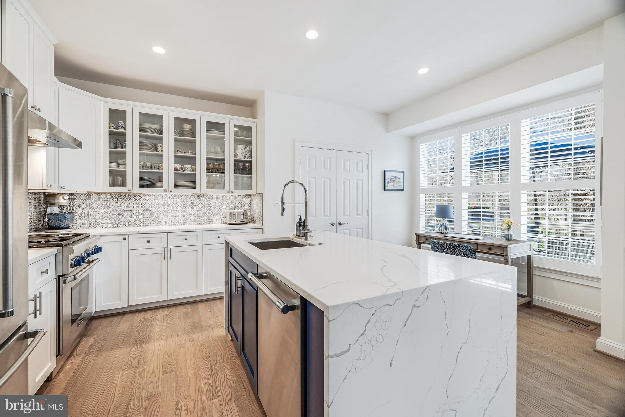 11408 Summer House Court Reston, VA 20194 - Photo 6 of 35 a kitchen with a stove a sink a refrigerator and cabinets