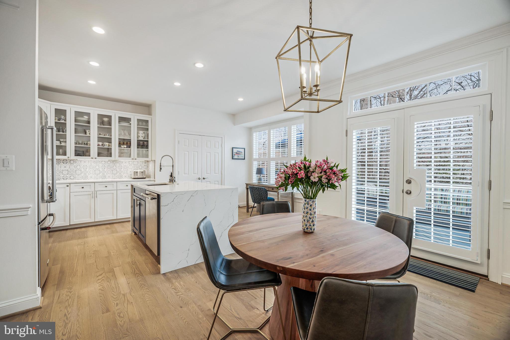 11408 Summer House Court Reston, VA 20194 - Photo 9 of 35 a dining room with furniture and window