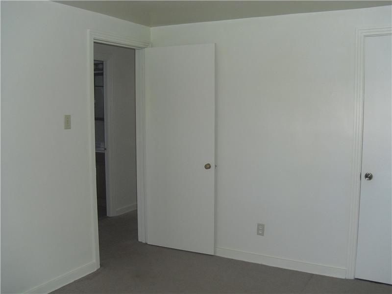 1540 Greentree Road Pittsburgh, PA 15220 - Photo 8 of 15 Bedroom. All of the bedrooms have ample closet space.