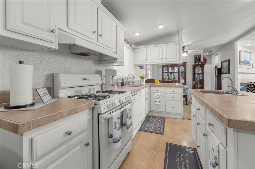 3050 West Ball Road, Unit 88 Anaheim, CA 92804 - Photo 12 of 36