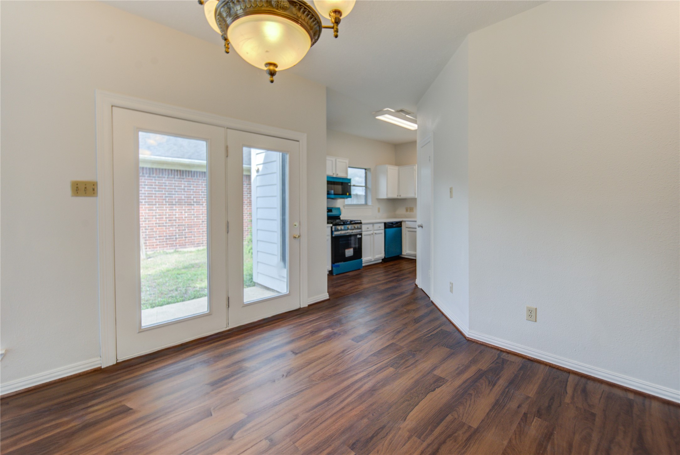 308 North Ranch House Road Angleton, TX 77515 - Photo 13 of 38