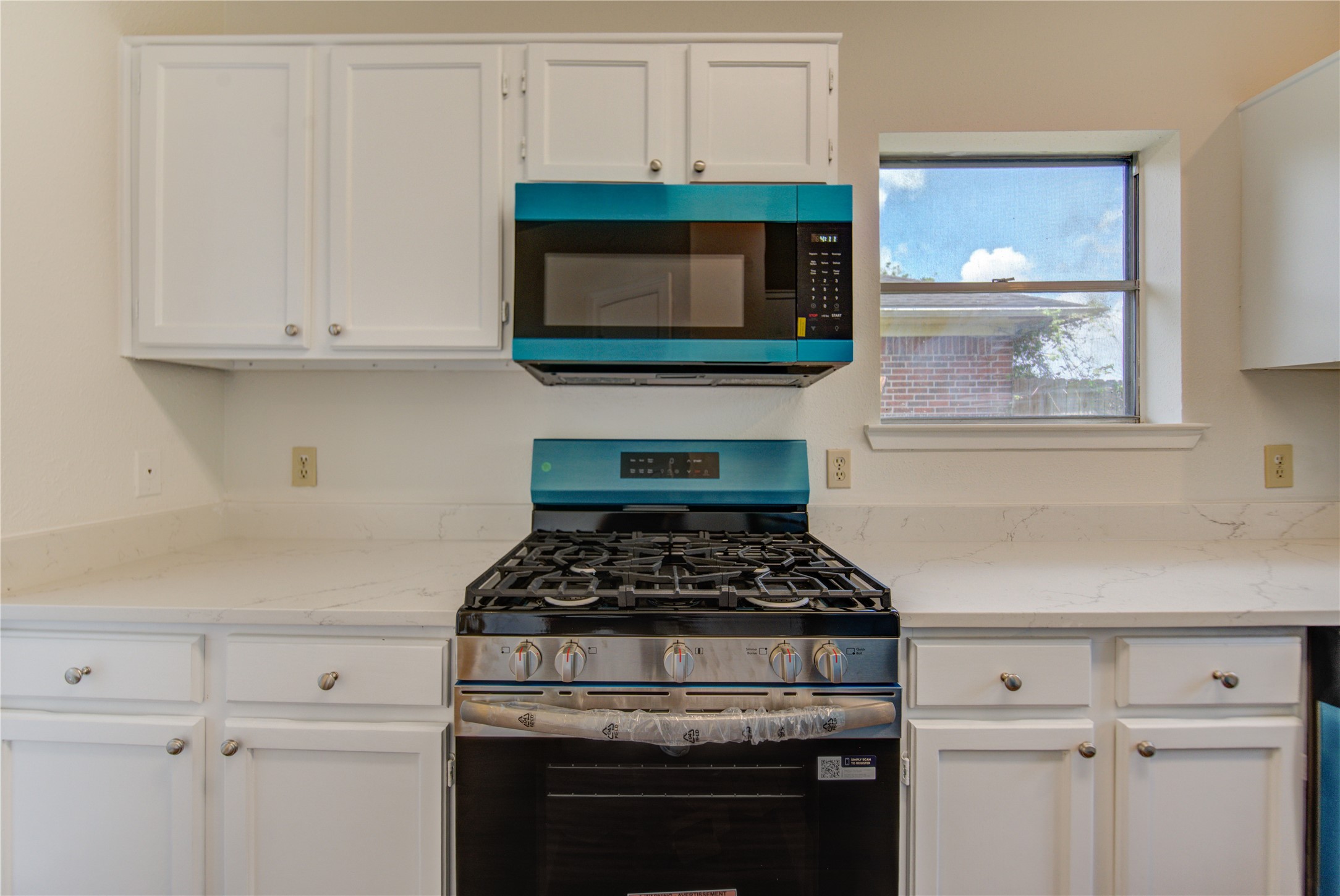 308 North Ranch House Road Angleton, TX 77515 - Photo 15 of 38 New appliances!!!