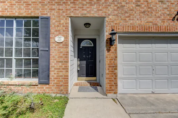 $1,950 | 308 North Ranch House Road, Angleton, TX 77515