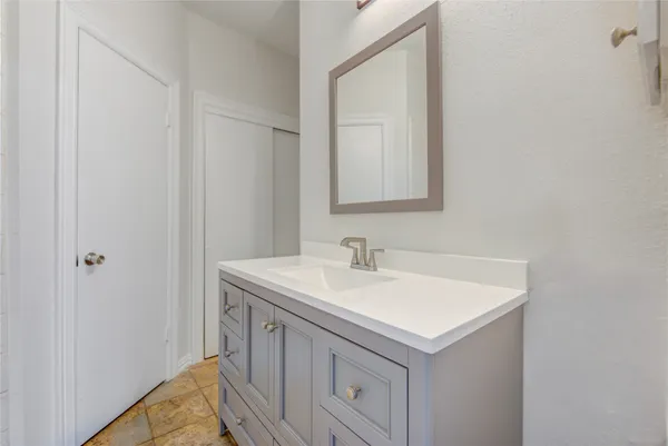 $1,950 | 308 North Ranch House Road, Angleton, TX 77515