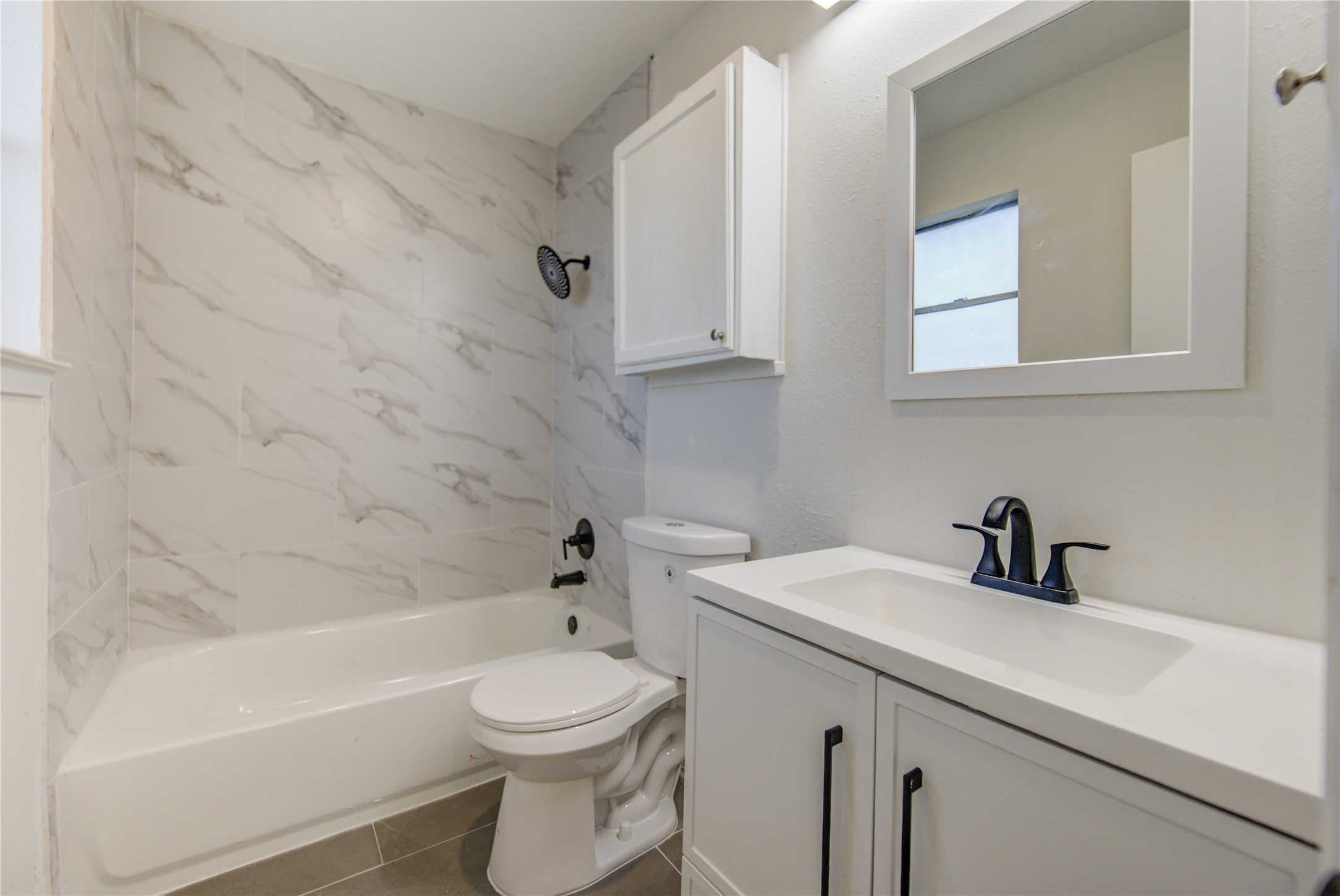 308 North Ranch House Road Angleton, TX 77515 - Photo 30 of 38 Secondary Bathroom