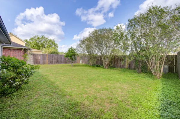 $1,950 | 308 North Ranch House Road, Angleton, TX 77515