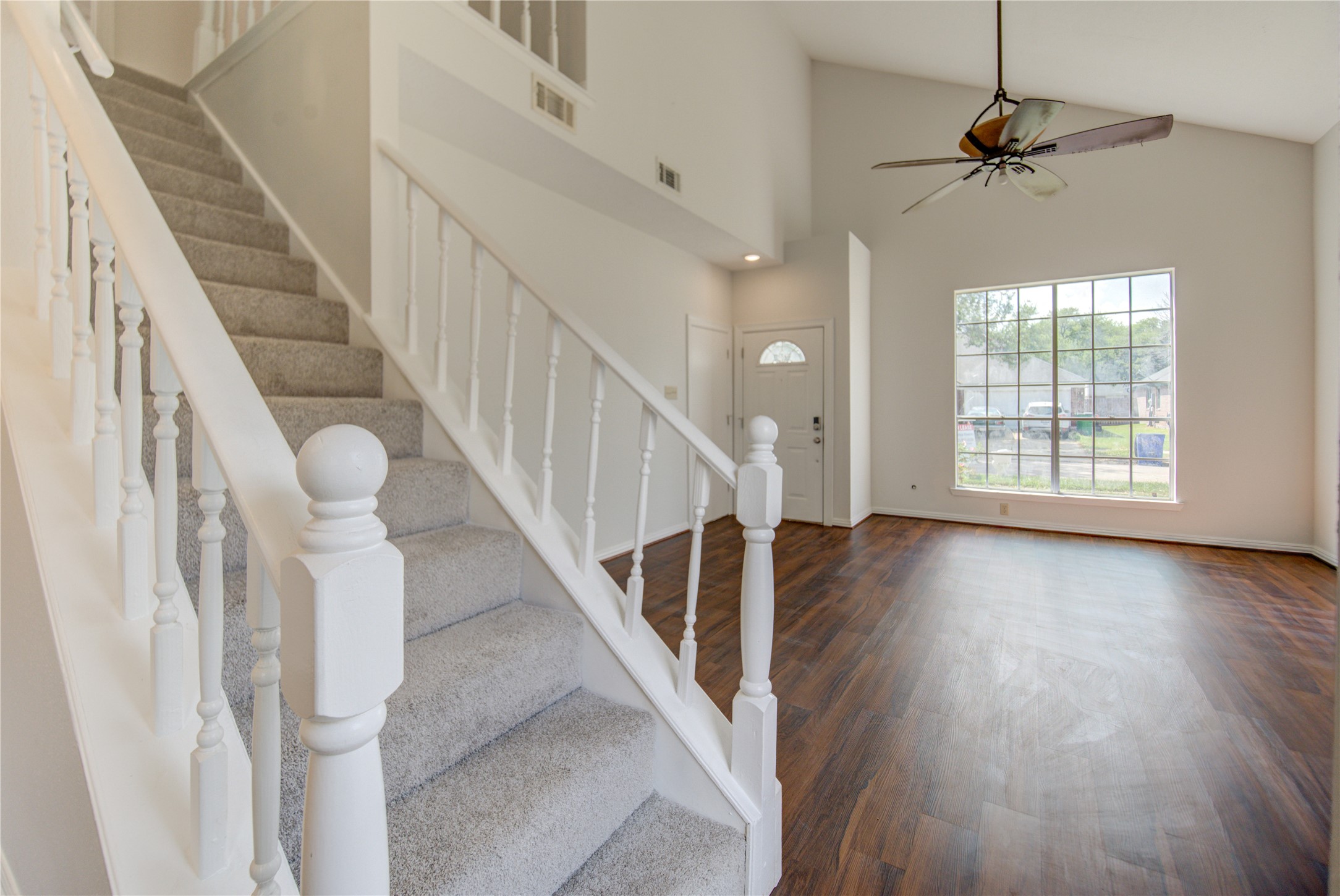 308 North Ranch House Road Angleton, TX 77515 - Photo 7 of 38