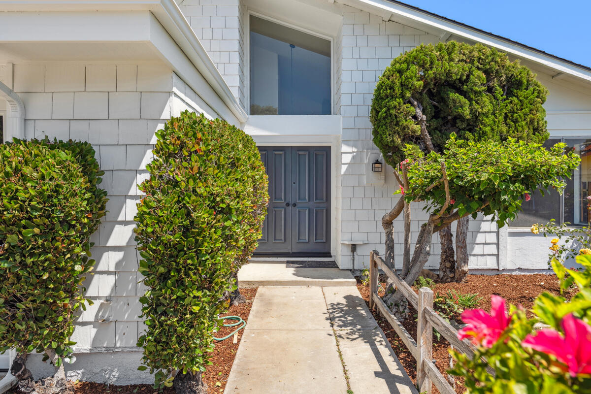 7286 Georgetown Road Goleta, CA 93117 - Photo 13 of 19 a potted plant sitting in front of a house