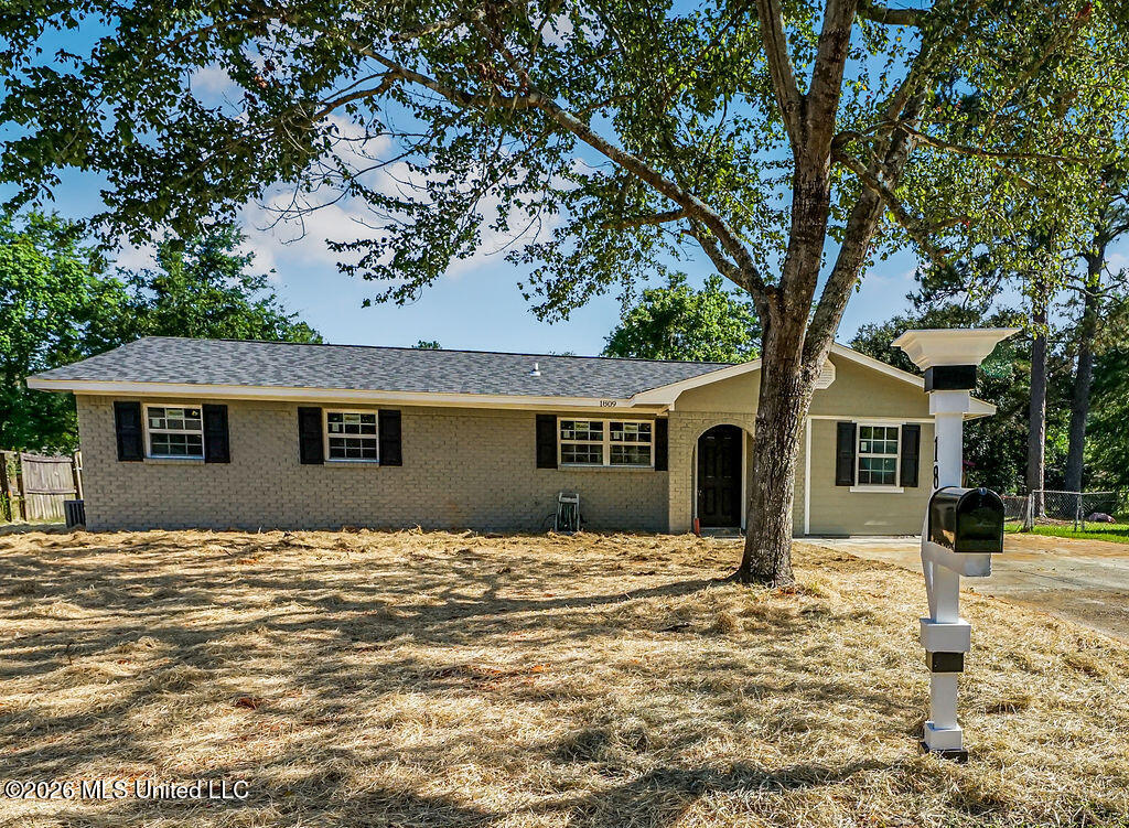 1809 Riverside Drive Gautier, MS 39553 - Photo 1 of 19 DSC01125-