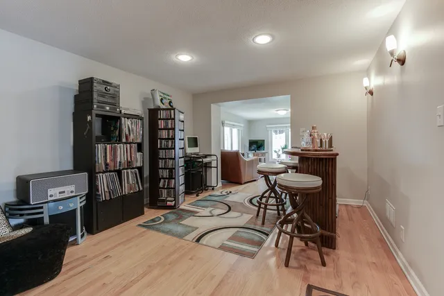 $539,999 | 2521 Gayle Court, Glenview, IL 60025