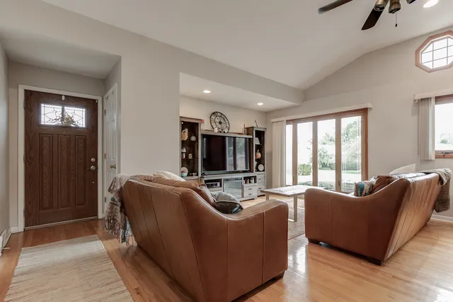 $539,999 | 2521 Gayle Court, Glenview, IL 60025