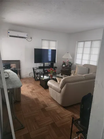 $385,000 | Orange Heights, Miami, FL 33142