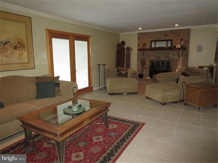 233 Sandringham Road Cherry Hill, NJ 08003 - Photo 9 of 16