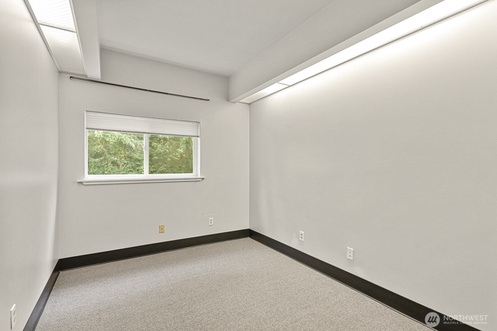 27605 Southeast Issaquah-Fall City Road Fall City, WA 98024 - Photo 29 of 39 an empty room with a window