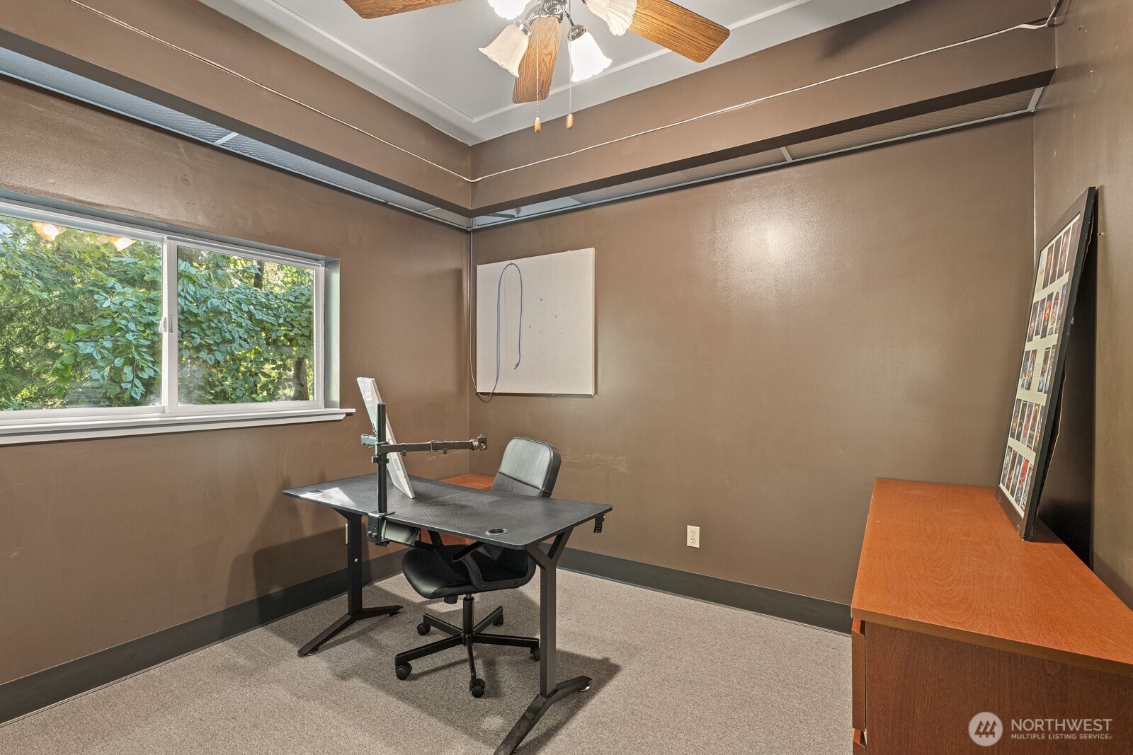 27605 Southeast Issaquah-Fall City Road Fall City, WA 98024 - Photo 32 of 39 a workspace with furniture and window