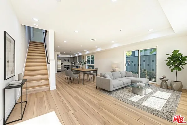 $4,550 | 5434 Romaine Street, Los Angeles, CA 90038