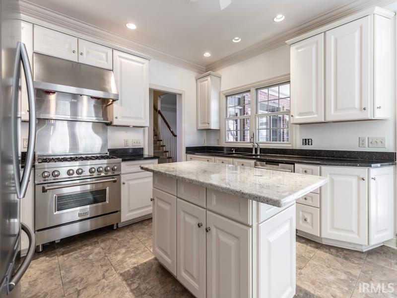 10386 Regent Court Newburgh, IN 47630 - Photo 11 of 36