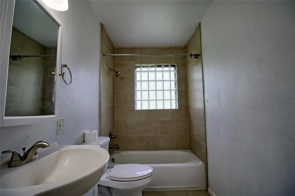 $1,300 | 115 Charles Lane, Terrell, TX 75160