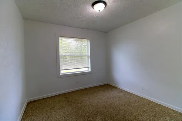 $1,300 | 115 Charles Lane, Terrell, TX 75160
