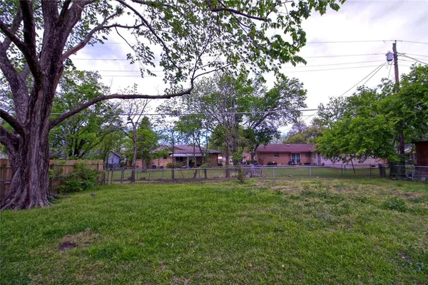 $1,300 | 115 Charles Lane, Terrell, TX 75160