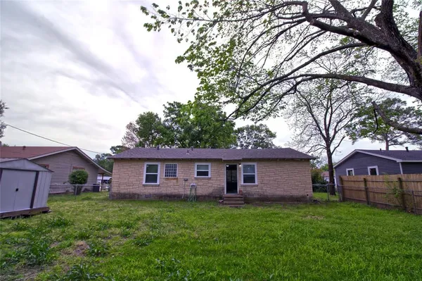 $1,300 | 115 Charles Lane, Terrell, TX 75160