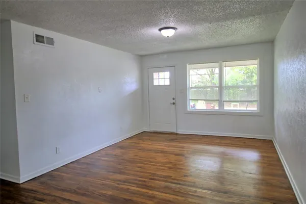 $1,300 | 115 Charles Lane, Terrell, TX 75160