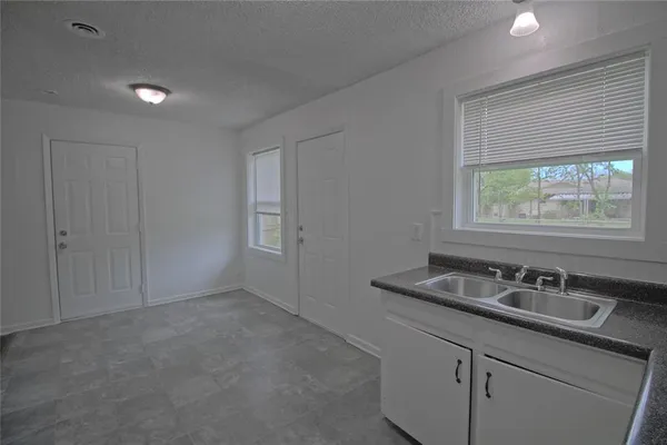 $1,300 | 115 Charles Lane, Terrell, TX 75160