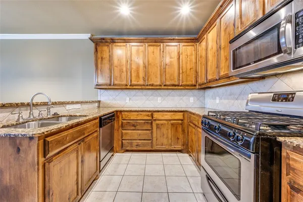 $1,250 | 212 Bolivar Street, Unit 201, Sanger, TX 76266