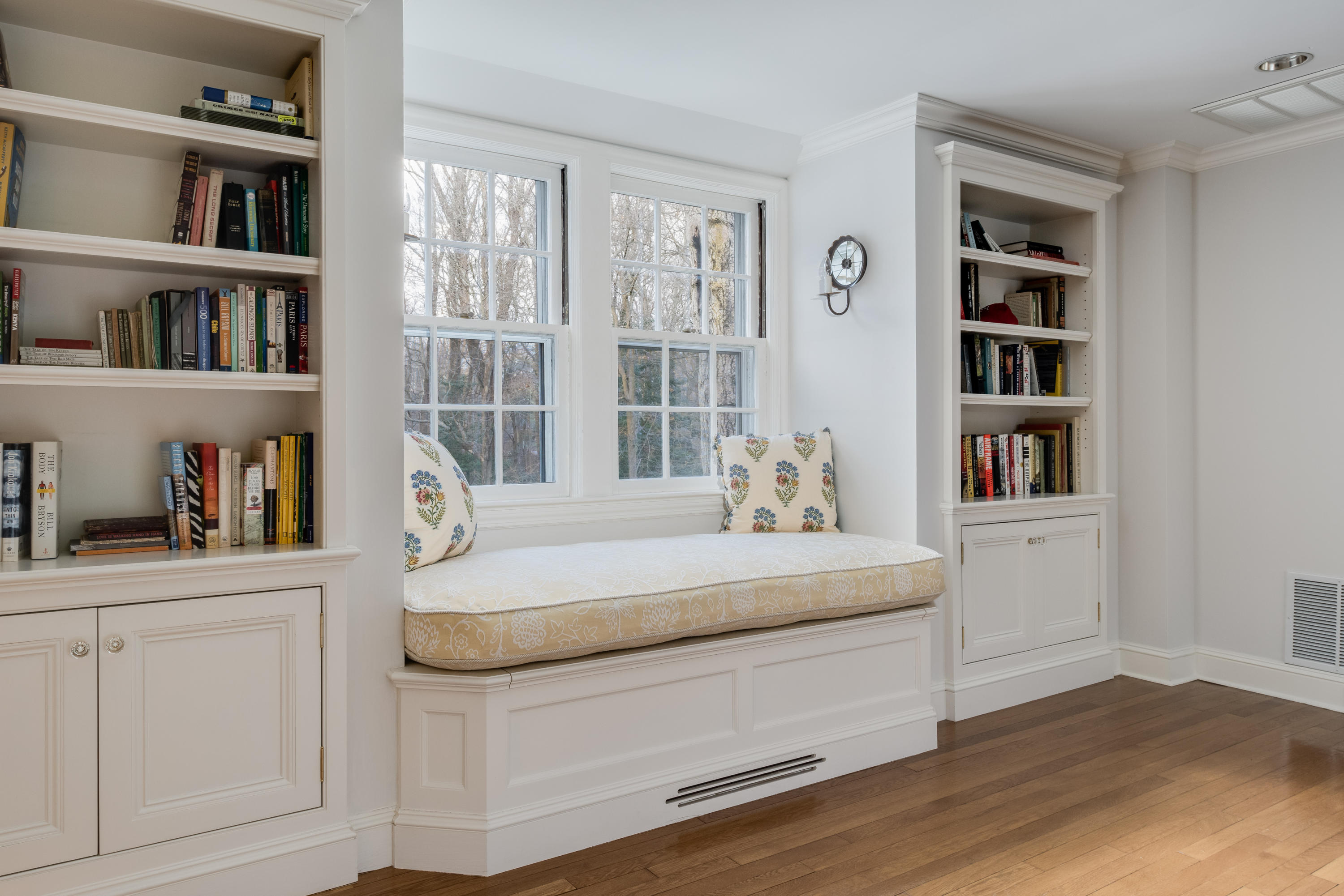41 St Nicholas Road Darien, CT 06820 - Photo 21 of 39 a room with a bed and a book shelf