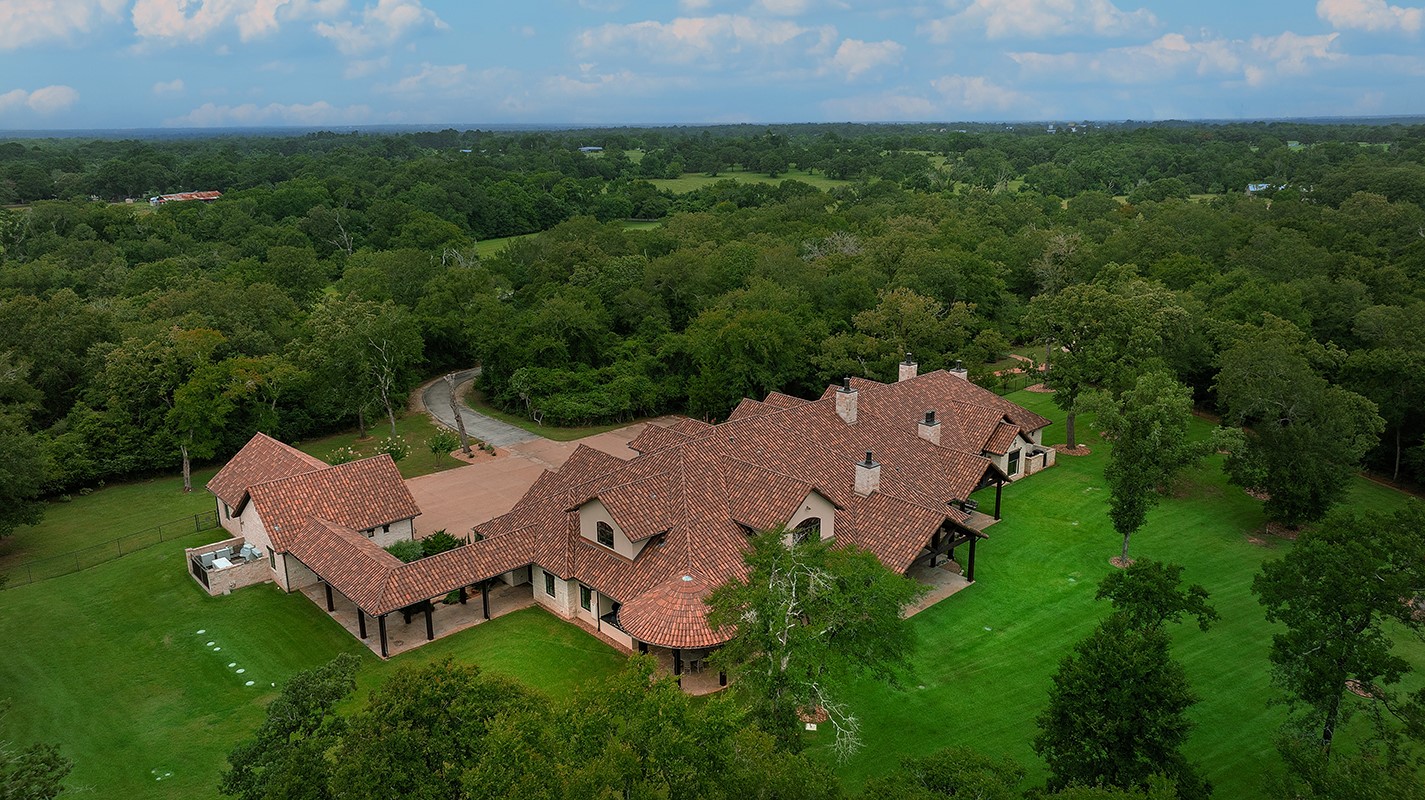 40693 Center Hill Road Hempstead, TX 77445 - Photo 43 of 50 an aerial view of a house with a garden