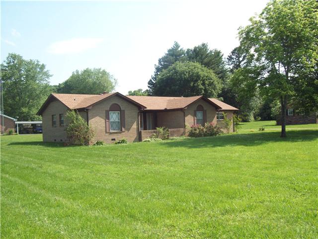 281 Doak Road Manchester, TN 37355 - Photo 2 of 20 Another front view of large lawn on level lot.
