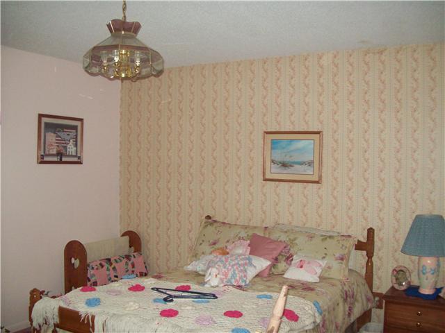 281 Doak Road Manchester, TN 37355 - Photo 12 of 20 Second Bedroom which has large closet, that is the width of room.