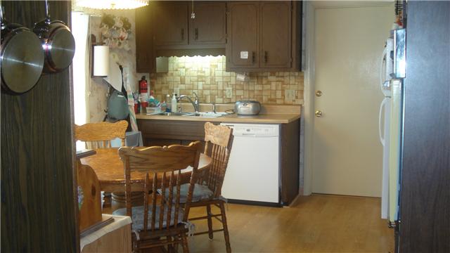 281 Doak Road Manchester, TN 37355 - Photo 14 of 20 10x 15 Kitchen with a breakfast nook.