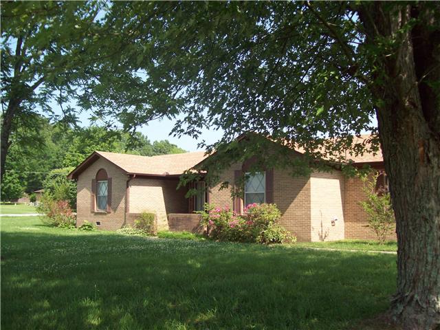 281 Doak Road Manchester, TN 37355 - Photo 3 of 20 Lots of landscaping and mature trees.