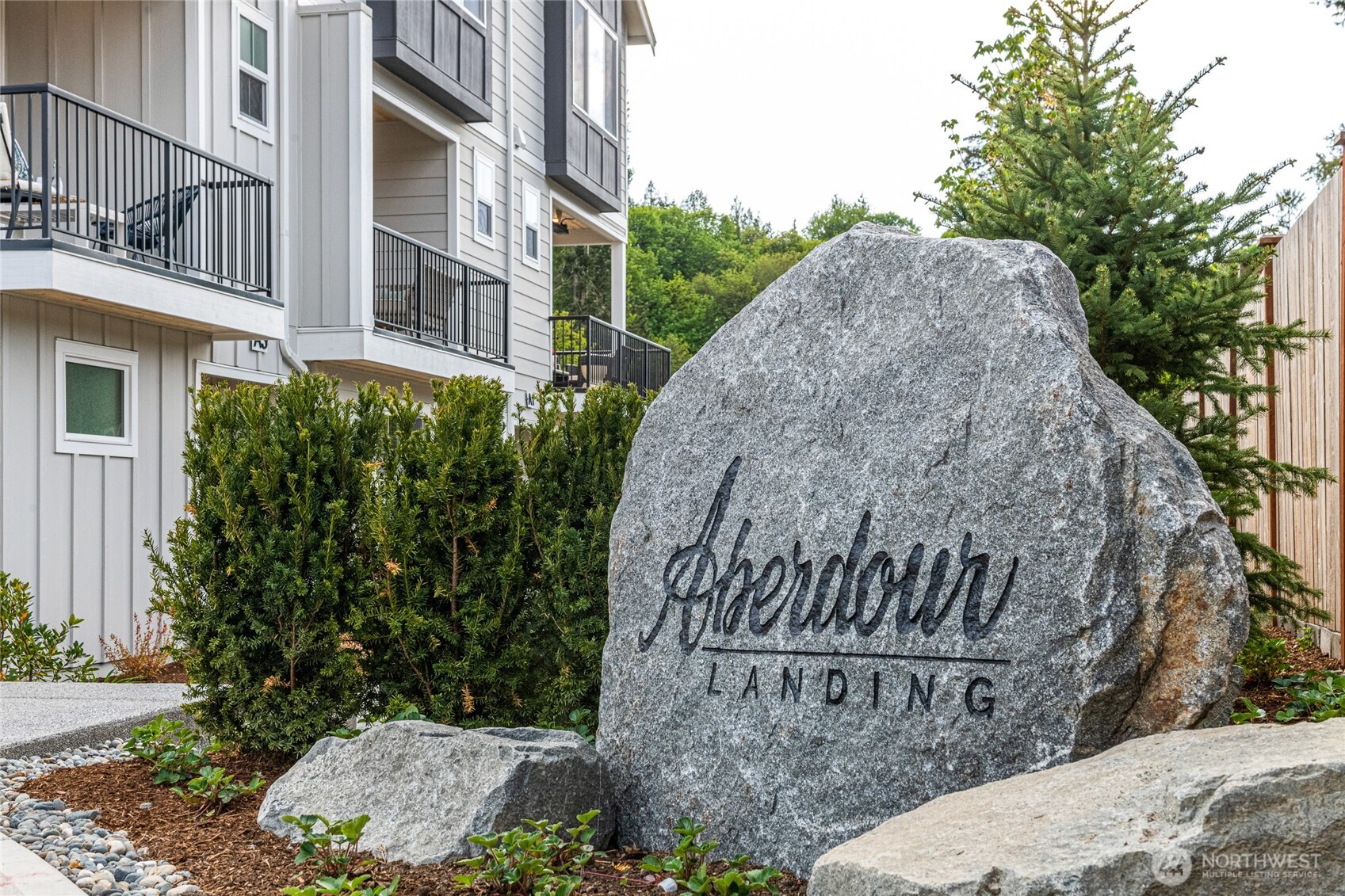 a view of a back yard of the house