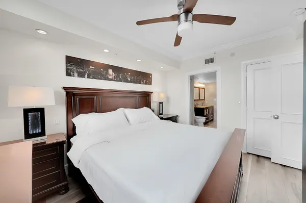 $400,000 | 3020 Northeast 32nd Avenue, Unit 1405, Fort Lauderdale, FL 33308